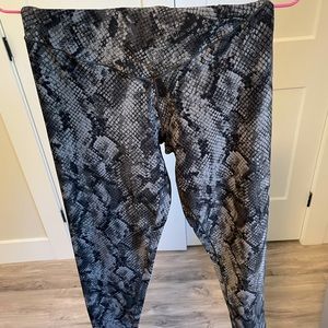 Snake print Arie tights
